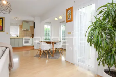House, Brezovica, 719 m², quiet street and yard