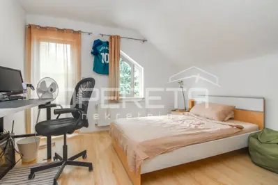 House, Brezovica, 719 m², quiet street and yard - 16