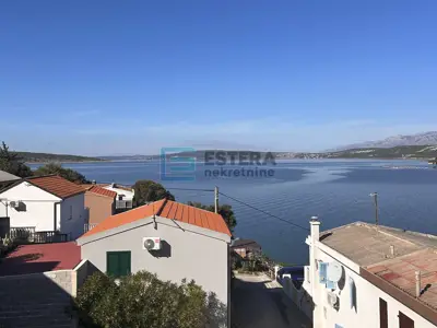 Kuća 151 m², Kruševo - 3 stana, 50 m od mora - 3