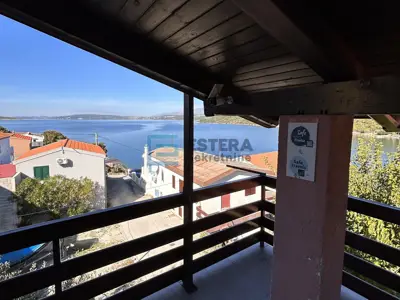 Kuća 151 m², Kruševo - 3 stana, 50 m od mora - 2