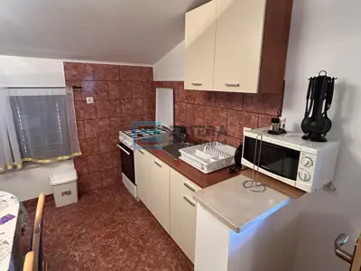 Kuća 151 m², Kruševo - 3 stana, 50 m od mora - 10