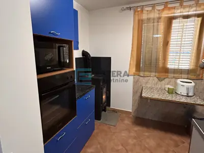 Kuća 151 m², Kruševo - 3 stana, 50 m od mora - 8