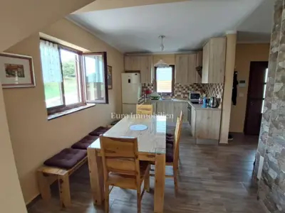 Kuća 152 m², Rakalj - bazen i uređena okućnica - 11