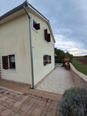 Kuća 152 m², Rakalj - bazen i uređena okućnica - 6