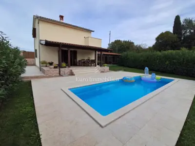 Kuća 152 m², Rakalj - bazen i uređena okućnica