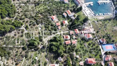 Building land 637 m², Prvić Luka - 100 m from the sea