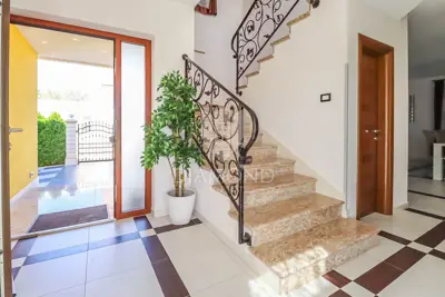 House for sale in Banjole, 250 m² - 18