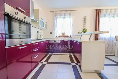 House for sale in Banjole, 250 m² - 11