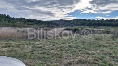Landwirtschaftsfläche 5 916 m², Rukavac, Wasser auf dem Grundstück