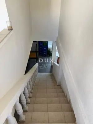 House 475 m², Pag - on the waterfront and in the heart of the city - 10