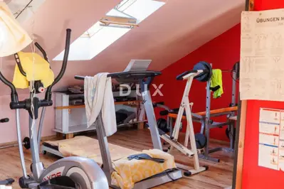 Haus 405 m², Donja Dubrava - drei Etagen und Hof - 8