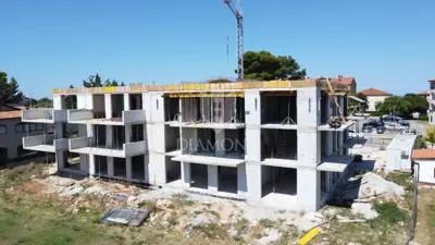 Poreč, okolica, moderan stan sa prostranom okućnicom - 11