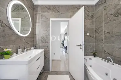 House 142 m², Bilice - new build and quiet location - 18