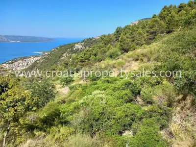 Poljoprivredno zemljište 32.660 m², Otok Brač - pogled na more