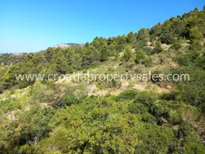 Grundstück, Brač, 32 660 m², 198 000 € - 4
