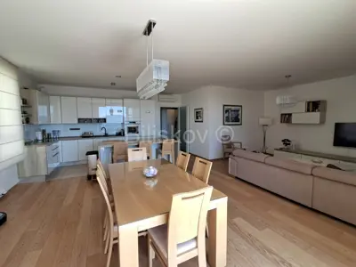 Stan 110 m², Split, Trstenik - blizu plaže i centra