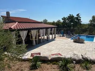 Krk, Haus mit großem Grundstück - 19