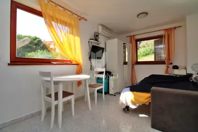 Stan, Rabac, 1 m² drvarnica i blizina plaža