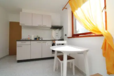 Stan, Rabac, 1 m² drvarnica i blizina plaža - 3