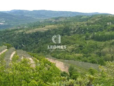 Baugrundstück 600 m², Vižinada, Blick auf Motovun - 2