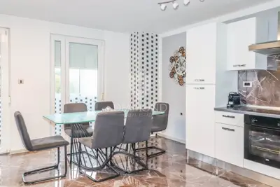 Stan 71 m², Rovinj centar - potpuno renoviran - 12