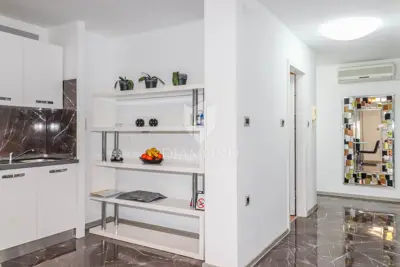 Stan 71 m², Rovinj centar - potpuno renoviran - 18