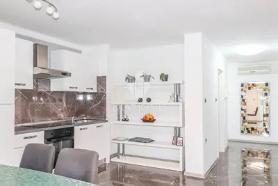 Stan 71 m², Rovinj centar - potpuno renoviran - 13
