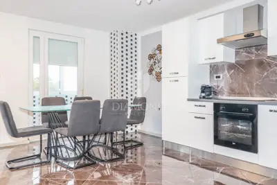 Stan 71 m², Rovinj centar - potpuno renoviran - 19