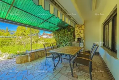 Haus 216 m², Bašanija, 200 m vom Meer und Strand entfernt