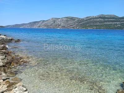 Grundstück 670 m², Kneža auf Korčula, 1. Reihe am Meer