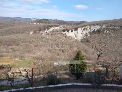 Buzet, prodaja, kuća na brežuljku, parcela 2400 m² - 5