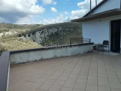 Buzet, prodaja, kuća na brežuljku, parcela 2400 m² - 4