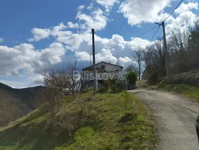 Buzet, prodaja, kuća na brežuljku, parcela 2400 m²