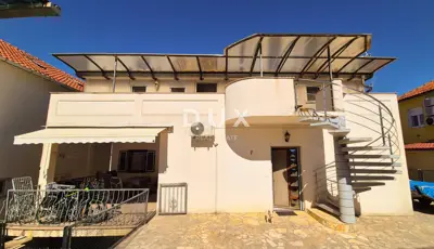 Haus 180 m², Gornji Karin - 180 m vom Meer und Strand entfernt