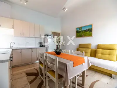 Kuća 650 m², Peroj - bazen i pogled na more - 17