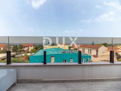 Kuća 650 m², Peroj - bazen i pogled na more - 18