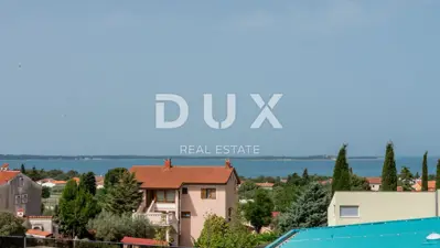 Kuća 650 m², Peroj - bazen i pogled na more - 21