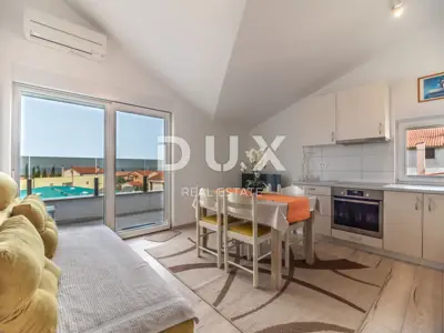 Kuća 650 m², Peroj - bazen i pogled na more - 15
