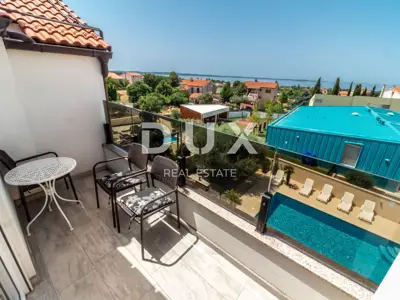 Kuća 650 m², Peroj - bazen i pogled na more - 13