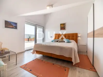 Kuća 650 m², Peroj - bazen i pogled na more - 2