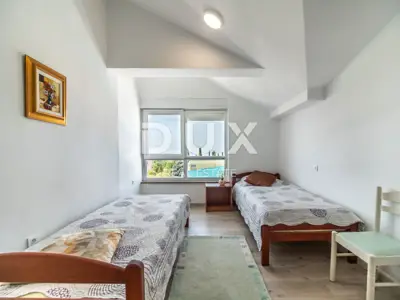 Kuća 650 m², Peroj - bazen i pogled na more - 8