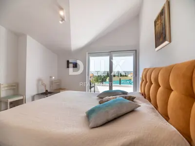 Kuća 650 m², Peroj - bazen i pogled na more - 6