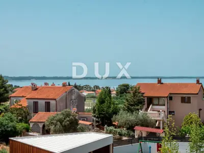 Kuća 650 m², Peroj - bazen i pogled na more - 11