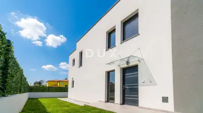 Villa 204 m², Poreč - Pool und Jacuzzi - 12
