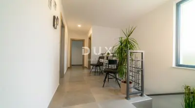 Villa 204 m², Poreč - Pool und Jacuzzi - 9