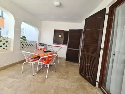 Wohnung 65 m², Barbariga - Erdgeschoss und überdachte Terrasse