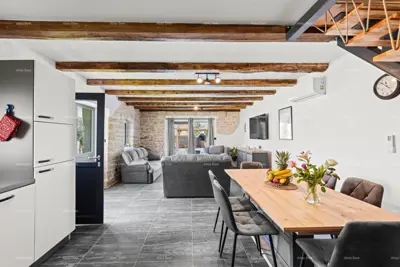 Prodaja prelijepe kamene kuće s bazenom, Baderna, Poreč! - 12