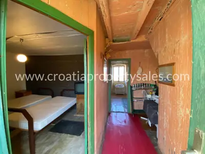 Kuća, Brač, 370 m², 299 000 € - 3