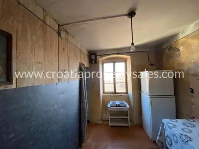Kuća, Brač, 370 m², 299 000 € - 5