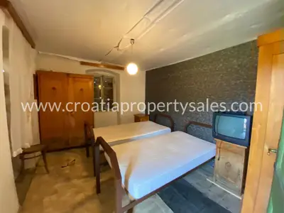 Kuća, Brač, 370 m², 299 000 € - 4
